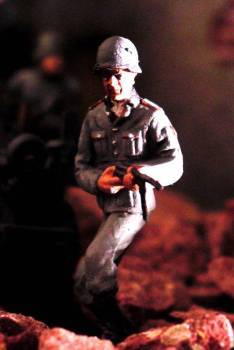 marxwithsubmachinegun350.jpg